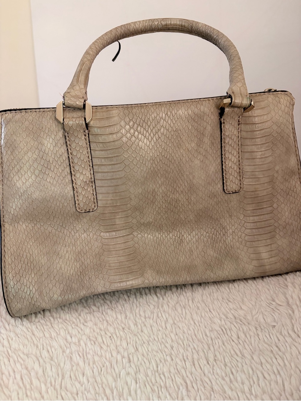 Guess Beige Textured Satchel with Gold Hardware - Picture 4 of 6